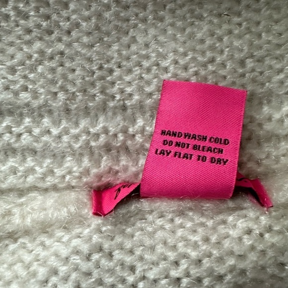 Betsey Johnson white knit infinity scarf - Picture 7 of 9